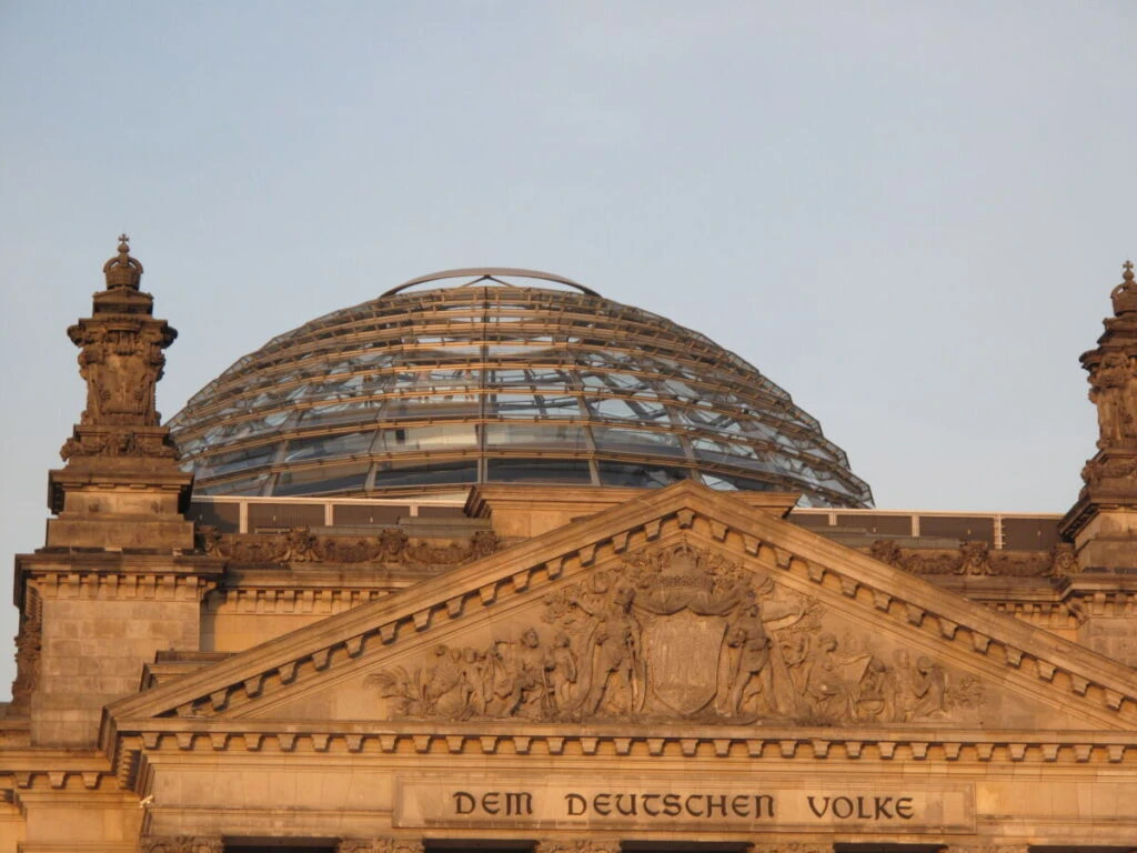 Berlin stärkt Strategie gegen Antisemitismus durch Ernennung von EU-Beauftragter