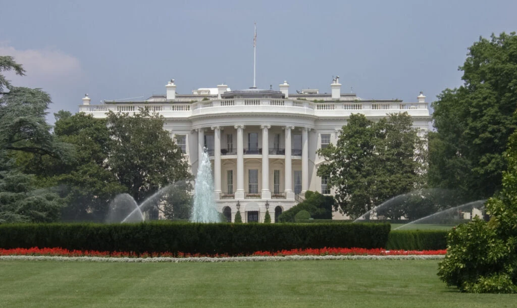 США заявляют о жестком сдерживании Тегерана на фоне растущих региональных рисков