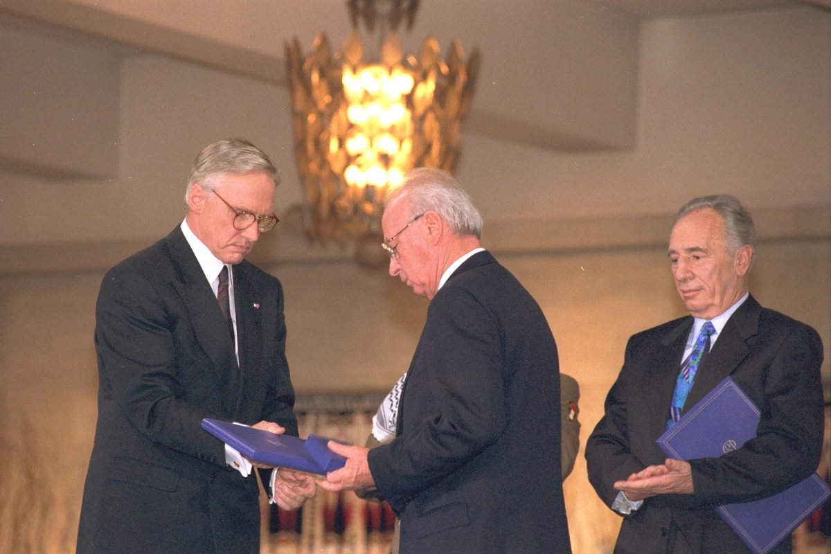 Shimon Peres receiving the Nobel Peace Prize in Oslo