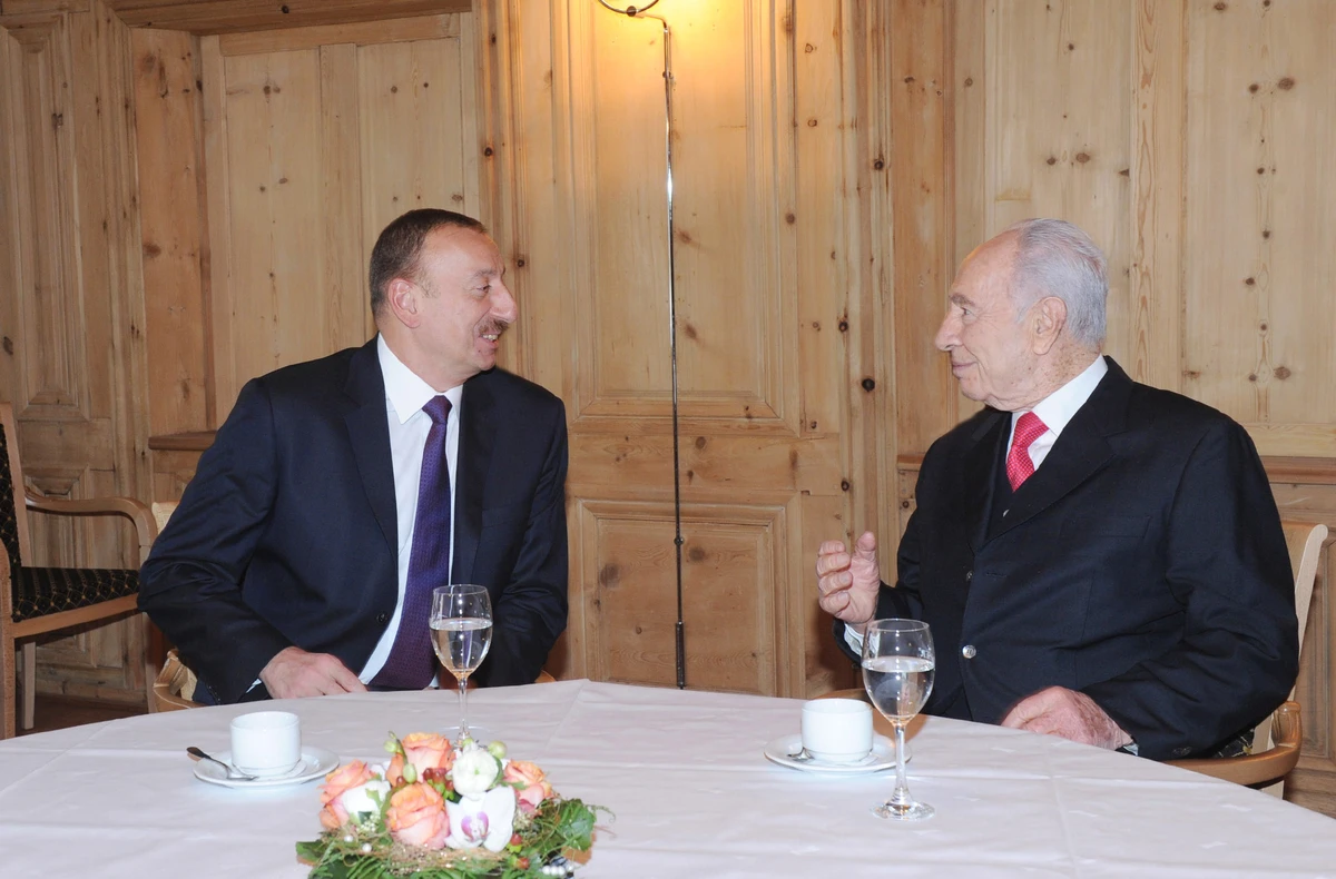 President Shimon Peres addressing global leaders at the World Economic Forum