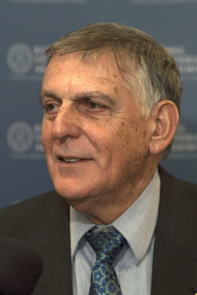 Dan Shechtman: Nobel Laureate in Chemistry for Quasicrystals