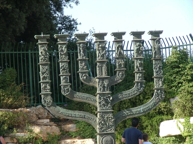 Israeli Political Dynamics: Strategic Shift Targets Traditional Center-Right Electorate